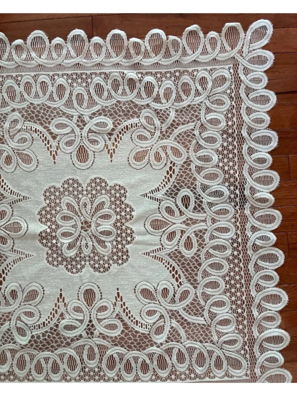 Elegant Floral Lace Tablecloth Cream Rectangular 35